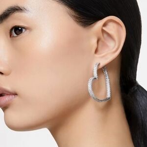 GORGEOUS AUTHENTIC SWAROVSKI MATRIX ❤️ HOOP EARRINGS